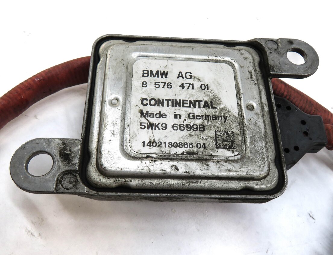 Thumbnail 4: 2014 BMW 328i (F30) 2.0L N47T DIESEL NITROGEN OXIDE NOX SENSOR PROBE MODULE