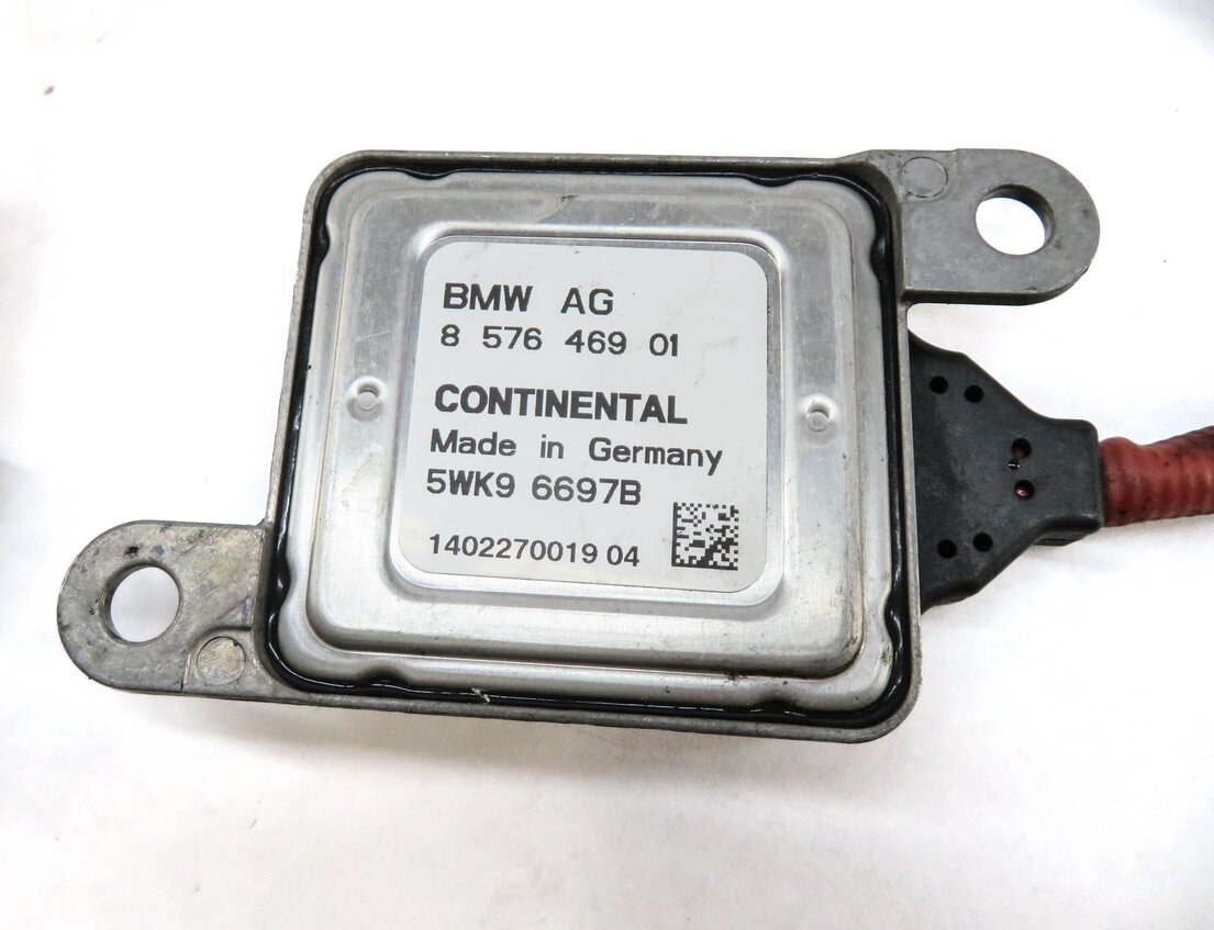 Thumbnail 4: 2014 BMW 328i (F30) 2.0L N47T DIESEL NITROGEN OXIDE NOX SENSOR PROBE MODULE