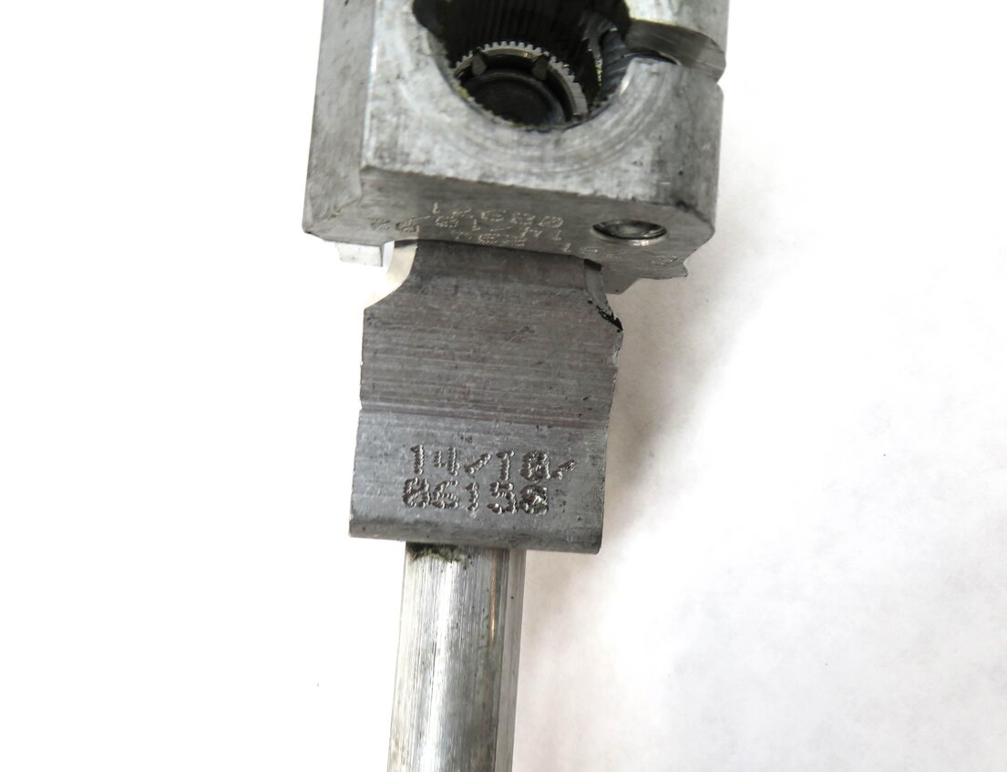 Thumbnail 4: 2014 BMW 328i (F30) RWD - STEERING COLUMN SHAFT U-JOINT LINKAGE COUPLER SHAFT