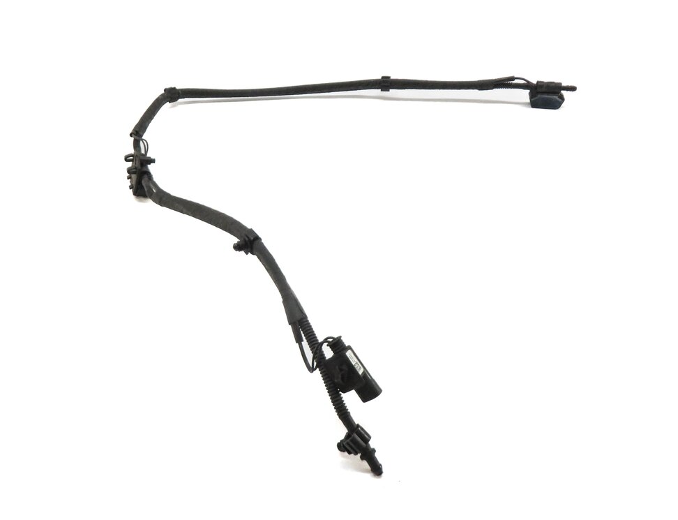 2014 BMW 328i (F30) FRONT WINDSHIELD WIPER HEATED SQUIRTER NOZZLE SET-2 w/ HOSE