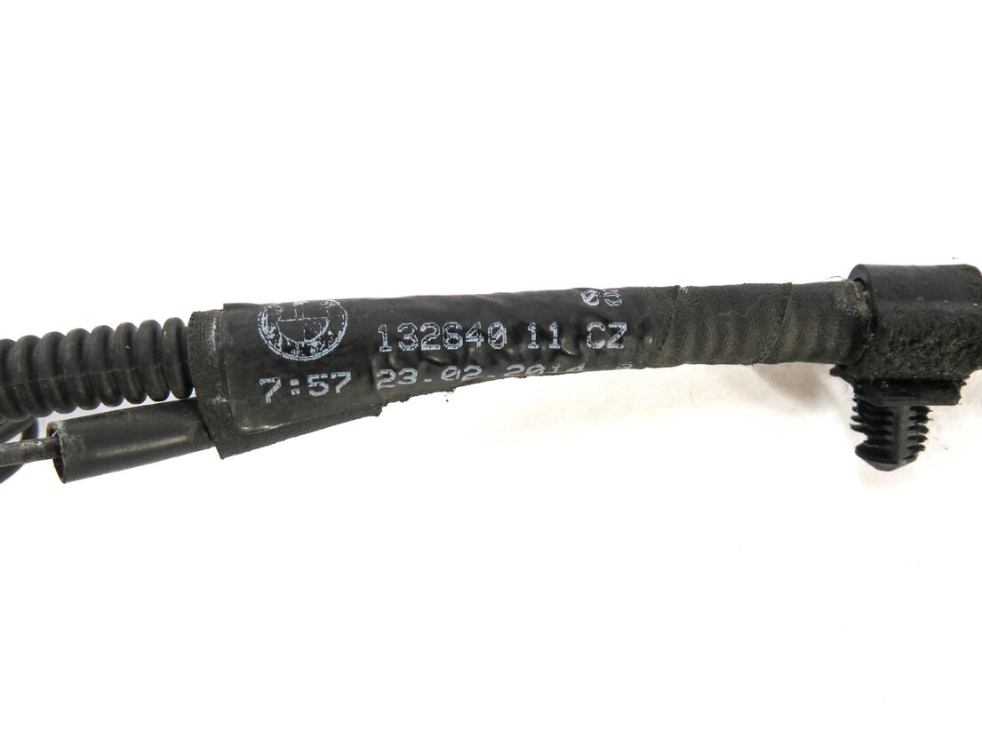 Thumbnail 4: 2014 BMW 328i (F30) FRONT WINDSHIELD WIPER HEATED SQUIRTER NOZZLE SET-2 w/ HOSE