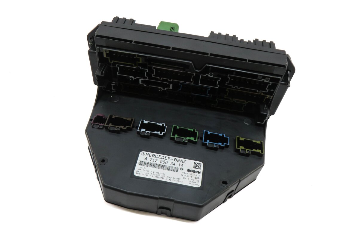 Thumbnail 1: 12-13 MERCEDES C E GLK CLS SLS (C218 R197 W204 W207 X204) FRONT SAM MODULE BOX