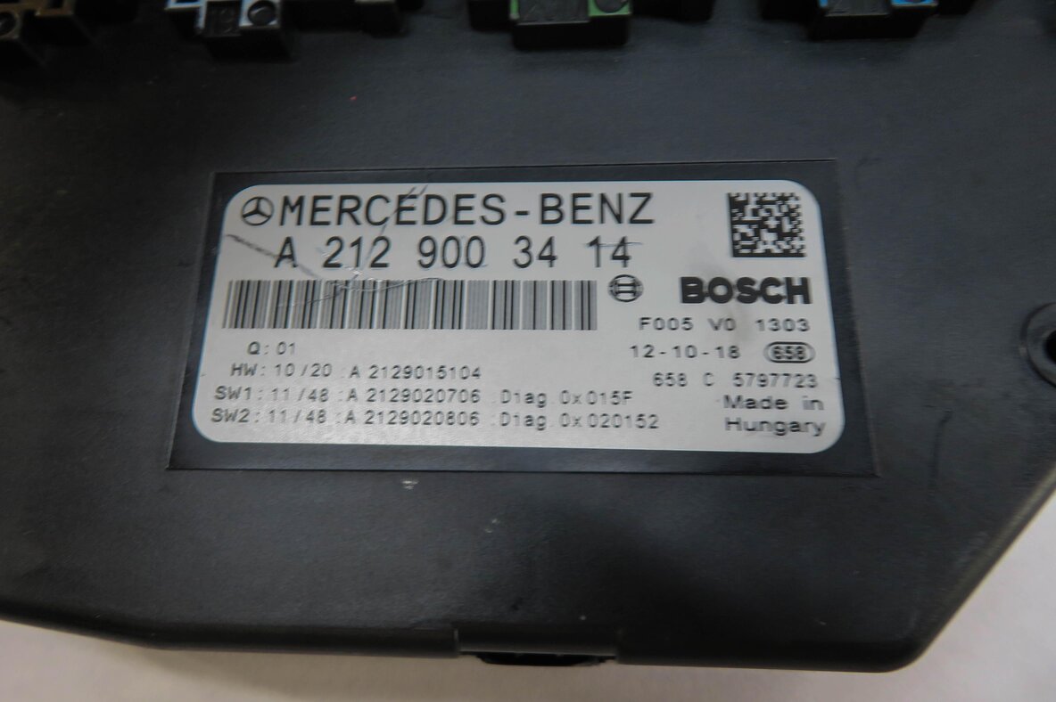 Thumbnail 4: 12-13 MERCEDES C E GLK CLS SLS (C218 R197 W204 W207 X204) FRONT SAM MODULE BOX