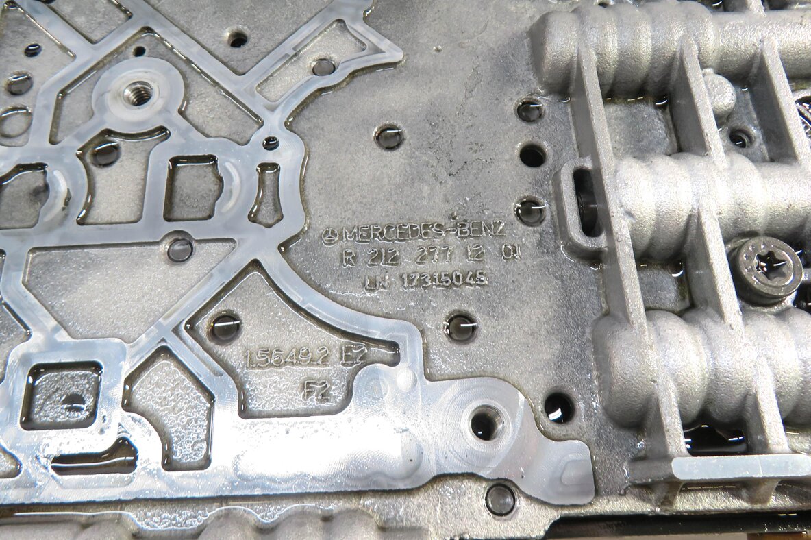 Thumbnail 4: 12-15 MERCEDES C250 C350 SLK250 SLK350 (R172 W204) TRANSMISSION VALVE BODY BLOCK