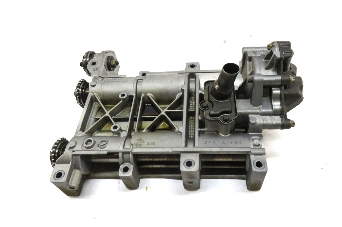 Thumbnail 2: 2013 MERCEDES C250 (W204) 1.8L M271 TURBO ENGINE OIL PUMP