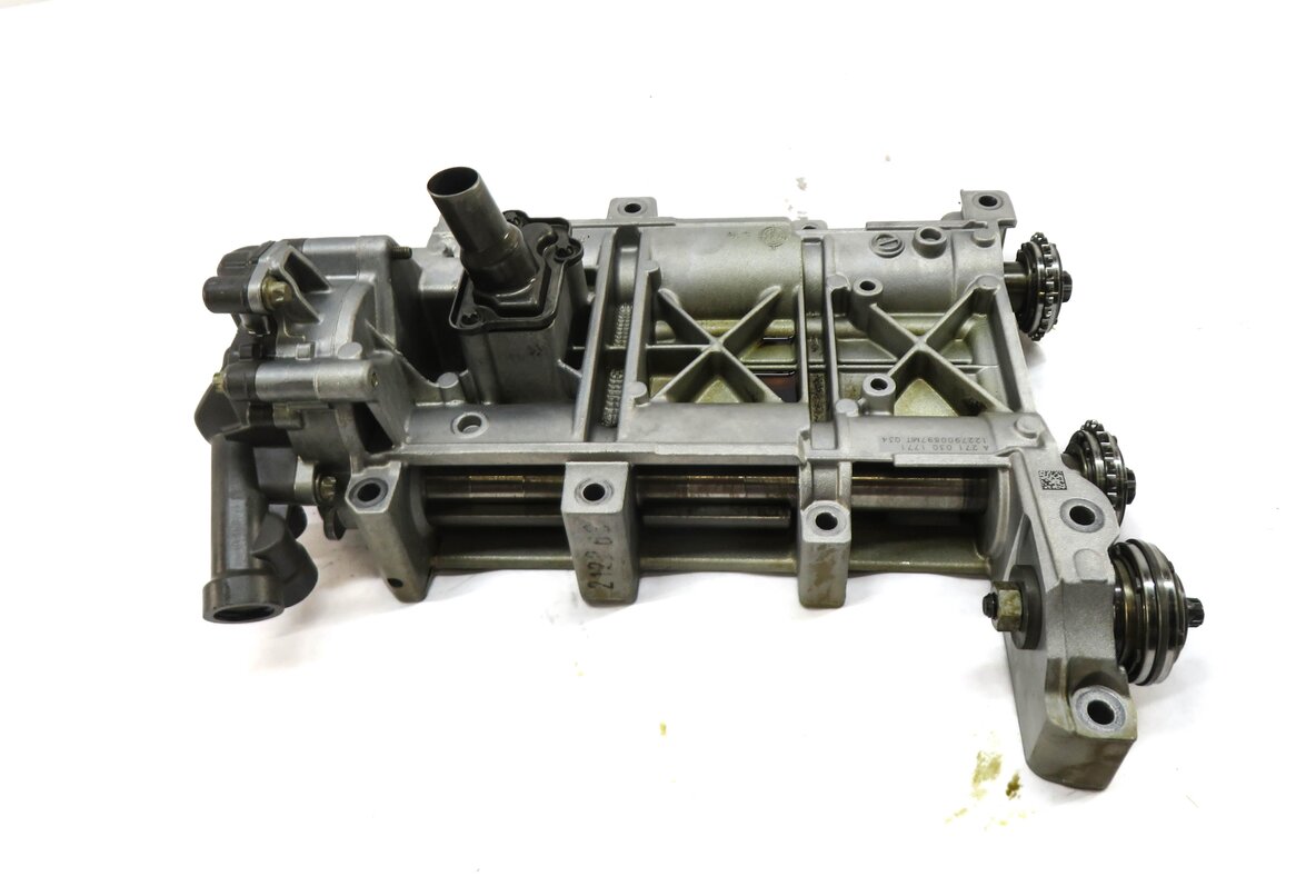 Thumbnail 4: 2013 MERCEDES C250 (W204) 1.8L M271 TURBO ENGINE OIL PUMP