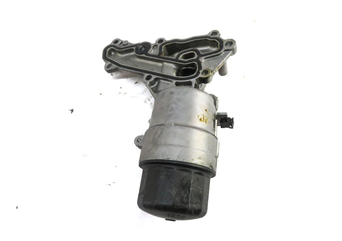Thumbnail 4: 2013 MERCEDES GL450 (X166) 4.6L M278 ENGINE OIL FILTER HOUSING