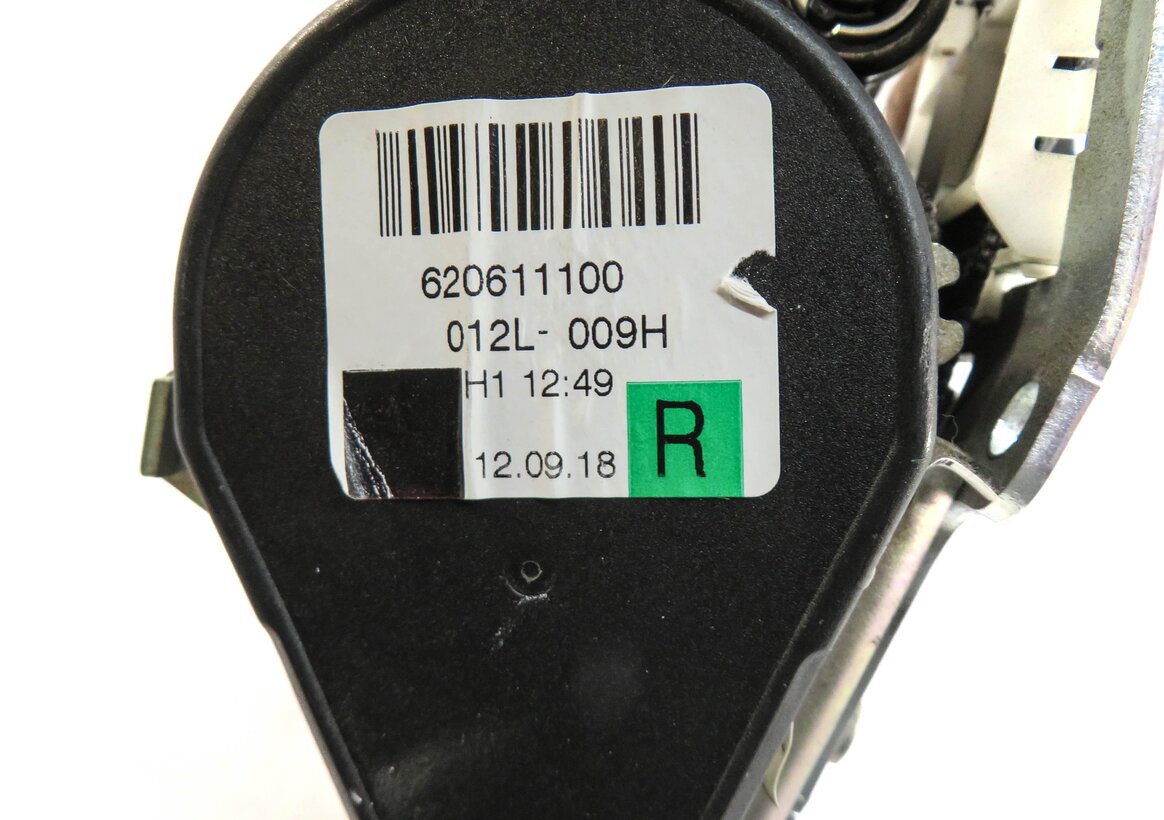 Thumbnail 4: 2013 MERCEDES GL450 (X166) REAR RIGHT 2nd ROW SEAT SEATBELT RETRACTOR (BLACK)