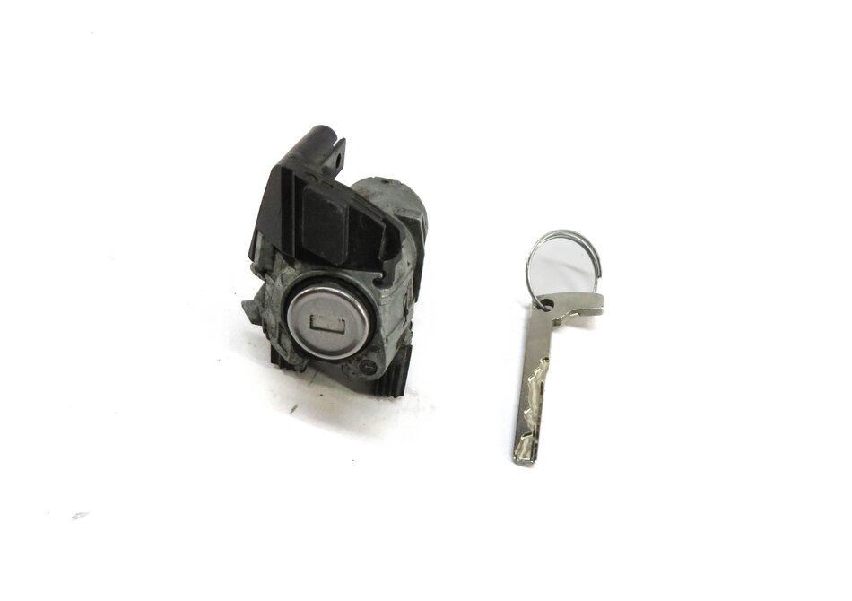 2013 MERCEDES GL450 (X166) LEFT FRONT DRIVER DOOR HANDLE LOCK CYLINDER w/ KEY