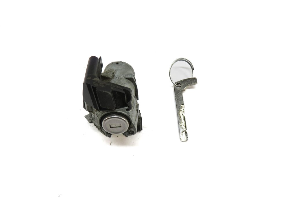 Thumbnail 2: 2013 MERCEDES GL450 (X166) LEFT FRONT DRIVER DOOR HANDLE LOCK CYLINDER w/ KEY