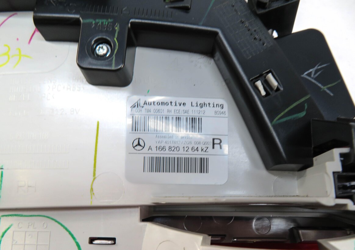 Thumbnail 5: 13-16 MERCEDES GL350 GL450 GL550 (X166) RIGHT REAR INNER TAILLIGHT LIGHT LAMP