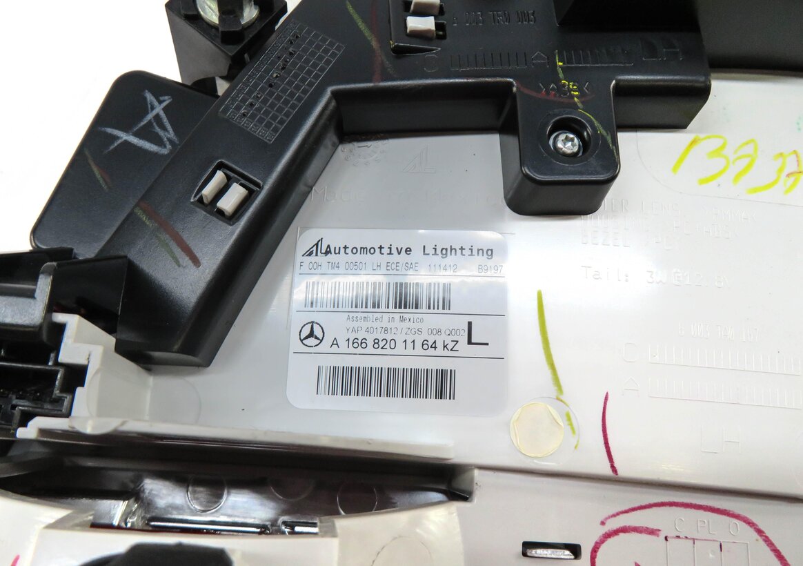 Thumbnail 5: 13-16 MERCEDES GL350 GL450 GL550 (X166) LEFT DRIVER INNER TAILLIGHT LIGHT LAMP
