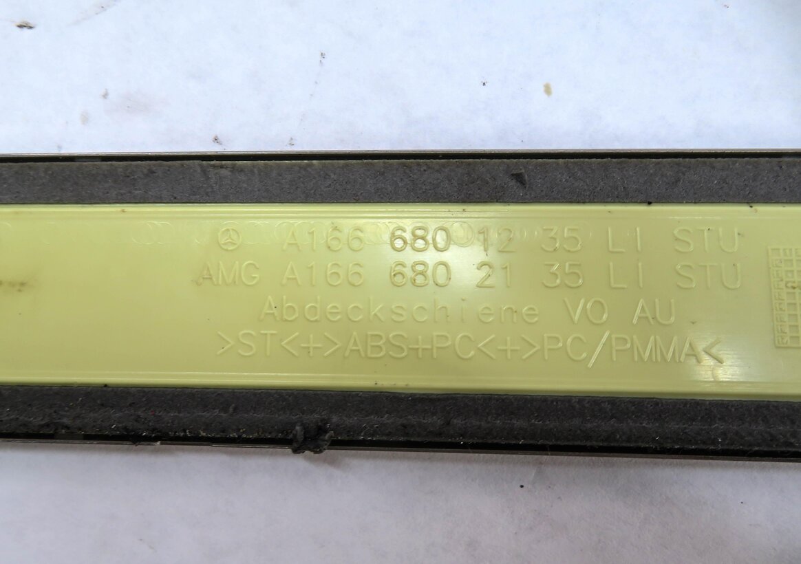 Thumbnail 3: 2013 MERCEDES GL450 (X166) FRONT LEFT & RIGHT LIGHTED DOOR SILL SCUFF TRIM SET