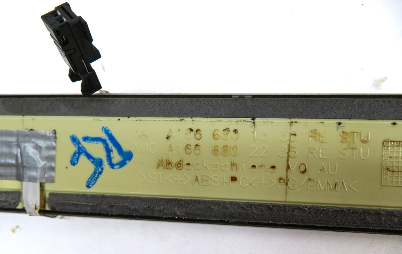 Thumbnail 4: 2013 MERCEDES GL450 (X166) FRONT LEFT & RIGHT LIGHTED DOOR SILL SCUFF TRIM SET