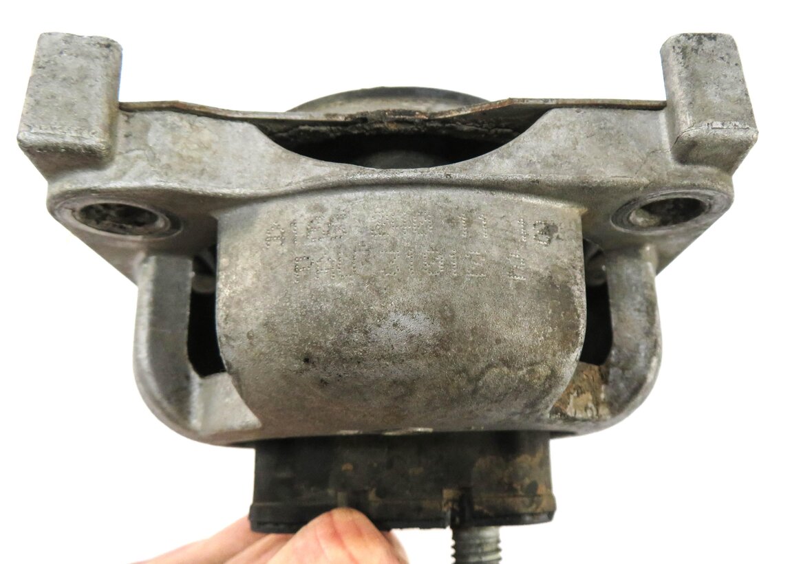 Thumbnail 5: 2013 MERCEDES GL450 (X166) 4.6L M278 ENGINE TRANSMISSION MOUNT BRACKET
