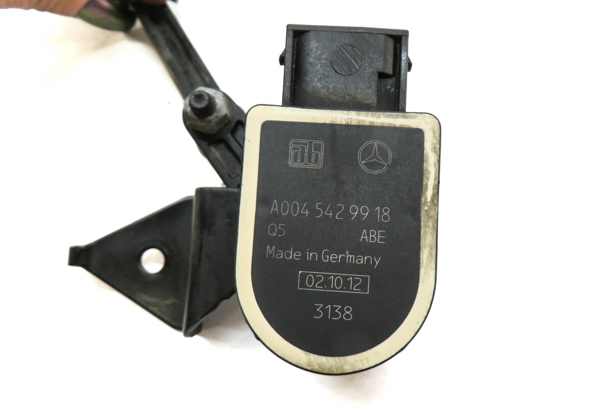 Thumbnail 4: 2013 MERCEDES GL450 (X166) RIGHT FRONT PASSENGER SUSPENSION HEIGHT LEVEL SENSOR