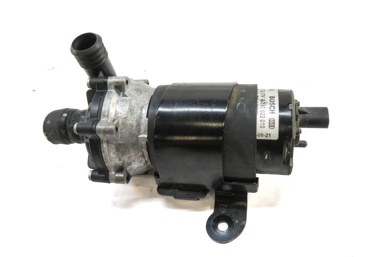 Thumbnail 3: 2013 MERCEDES GL450 (X166) 4.6L M278 ENGINE AUX AUXILIARY WATER PUMP