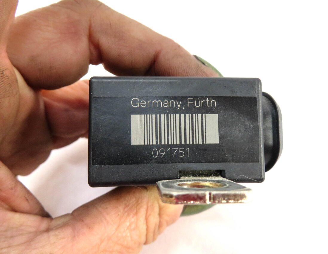 Thumbnail 4: 10 AUDI Q7 (4L) BATTERY OVERLOAD PROTECTION SWITCH 4F0915519