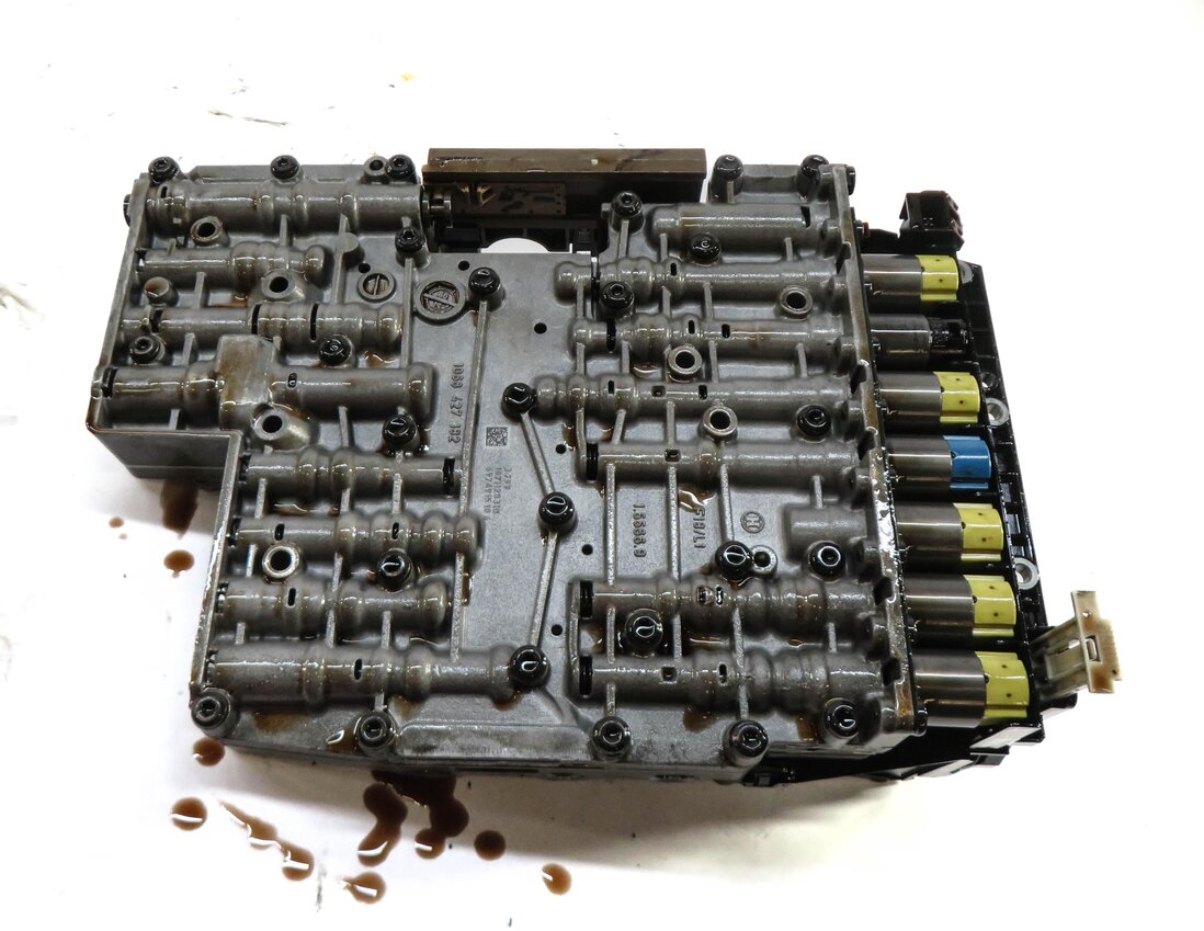 Thumbnail 6: 09-10 AUDI Q7 (4L) 3.6L (BHK VR6) 6 SPEED AUTOMATIC MCE TRANSMISSION VALVE BODY