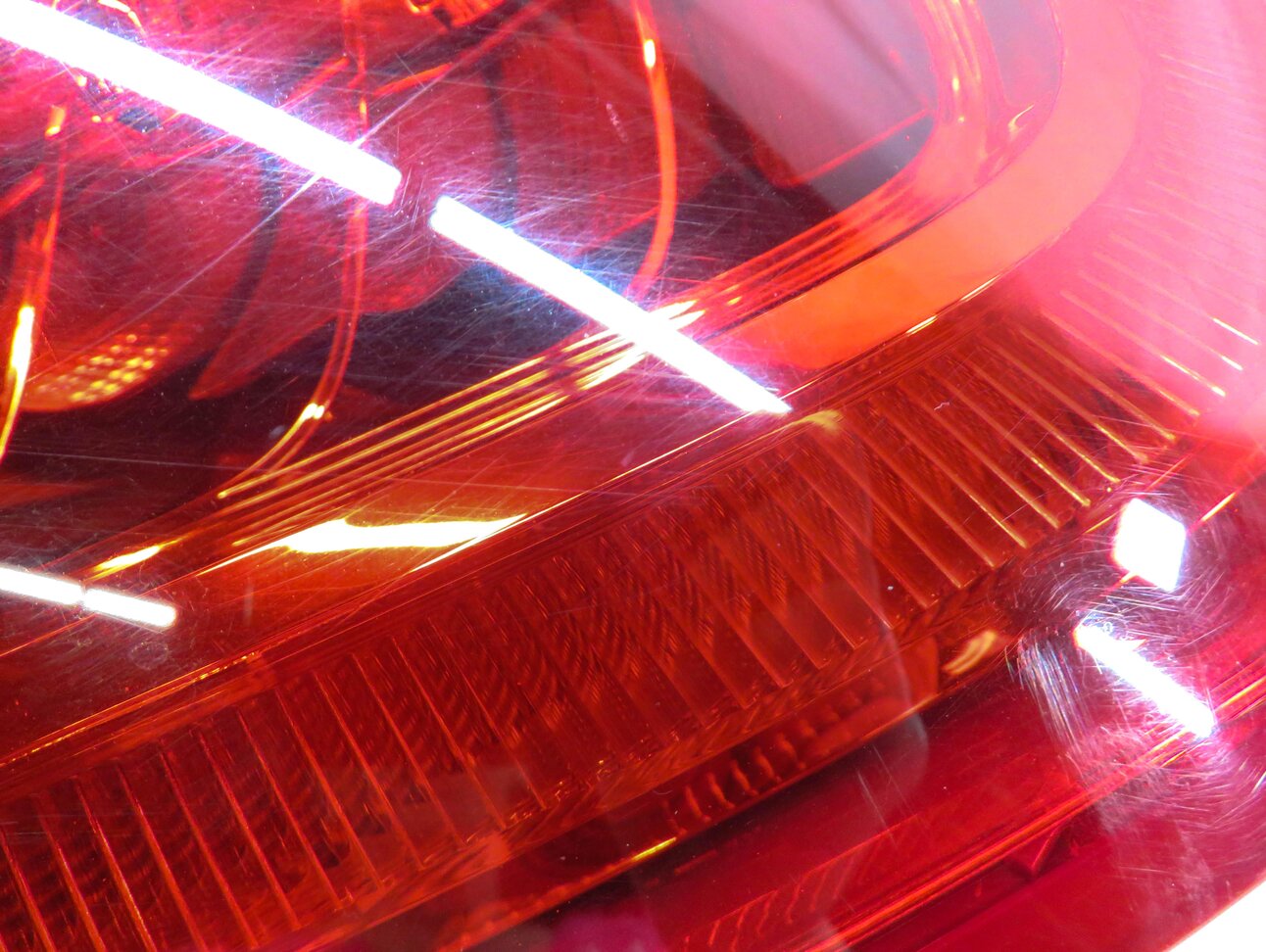 Thumbnail 6: 2010-2015 AUDI Q7 (4L) RIGHT PASSENGER REAR TAILLIGHT BRAKE LIGHT LAMP