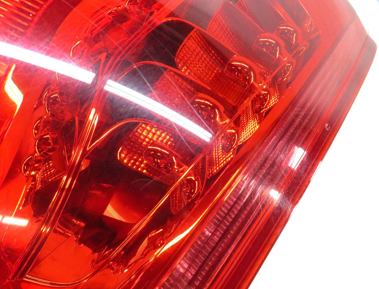Thumbnail 6: 2010-2015 AUDI Q7 (4L) LEFT DRIVER REAR TAILLIGHT BRAKE LIGHT LAMP