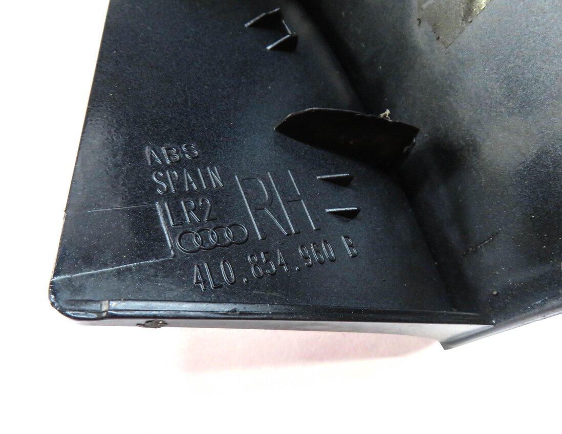 Thumbnail 5: 10 AUDI Q7 (4L) FRONT RIGHT PASSENDER FENDER MOULDING (ORCA BLACK METALLIC 2T)