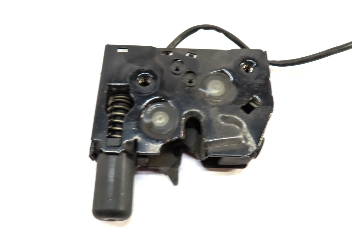 Thumbnail 4: 2013 AUDI A6 (C7) LEFT FRONT DRIVER LOWER HOOD LOCK LATCH