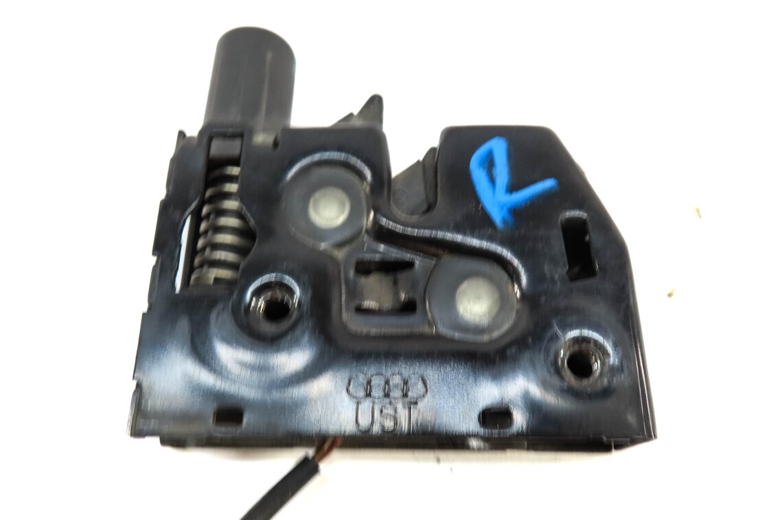 Thumbnail 3: 2013 AUDI A6 (C7) RIGHT FRONT PASSENGER LOWER HOOD LOCK LATCH