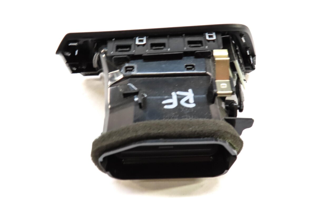 Thumbnail 3: 2016 BMW 328i (F30) RIGHT PASSENGER OUTER DASH HEATER A/C AIR VENT