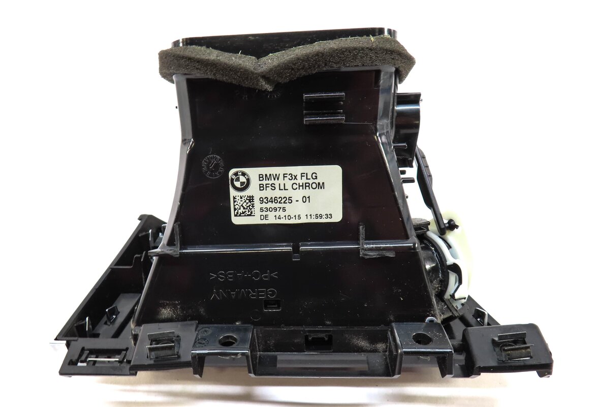 Thumbnail 4: 2016 BMW 328i (F30) RIGHT PASSENGER OUTER DASH HEATER A/C AIR VENT