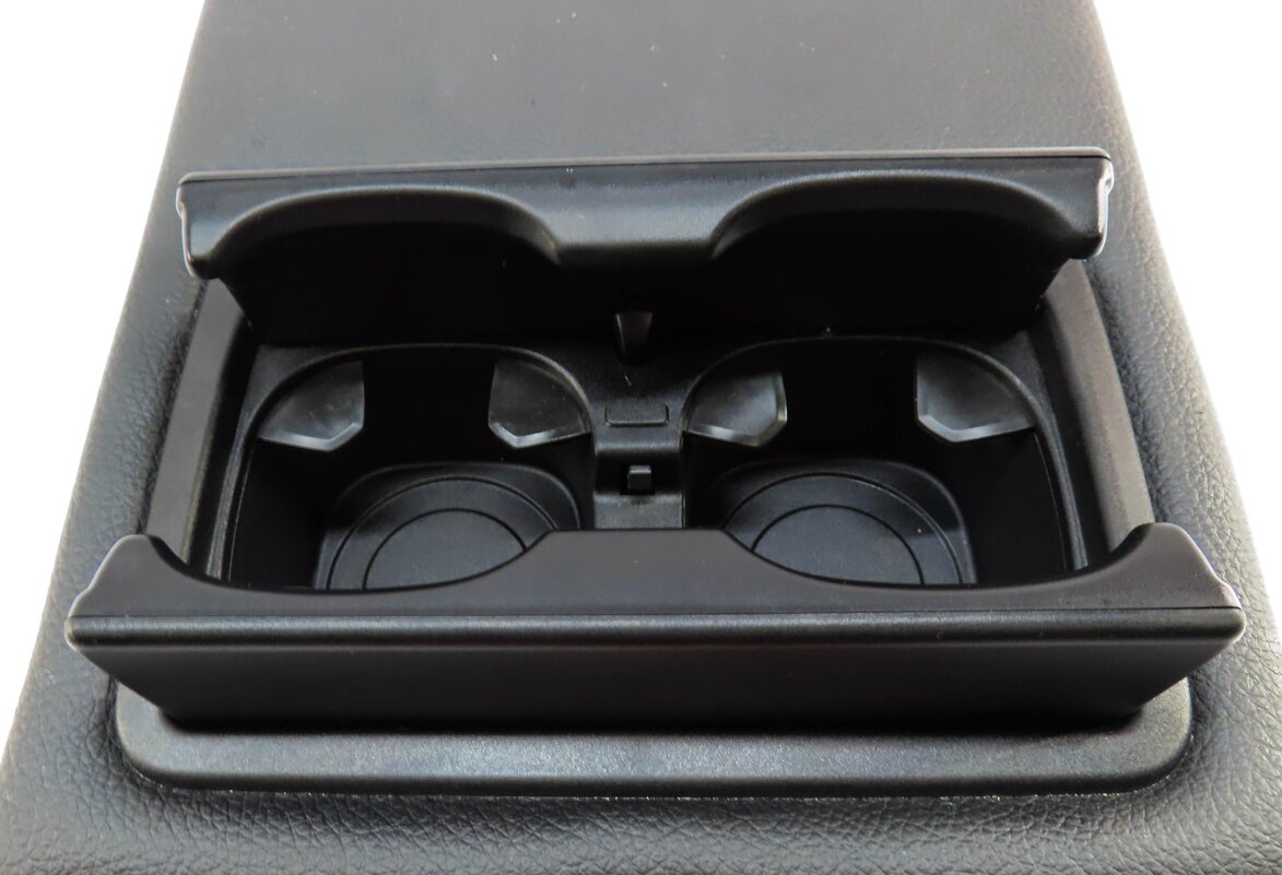 Thumbnail 6: 2016 BMW 328i (F30) REAR SEAT CENTER CONSOLE ARMREST CUP HOLDER (BLACK LEATHER)