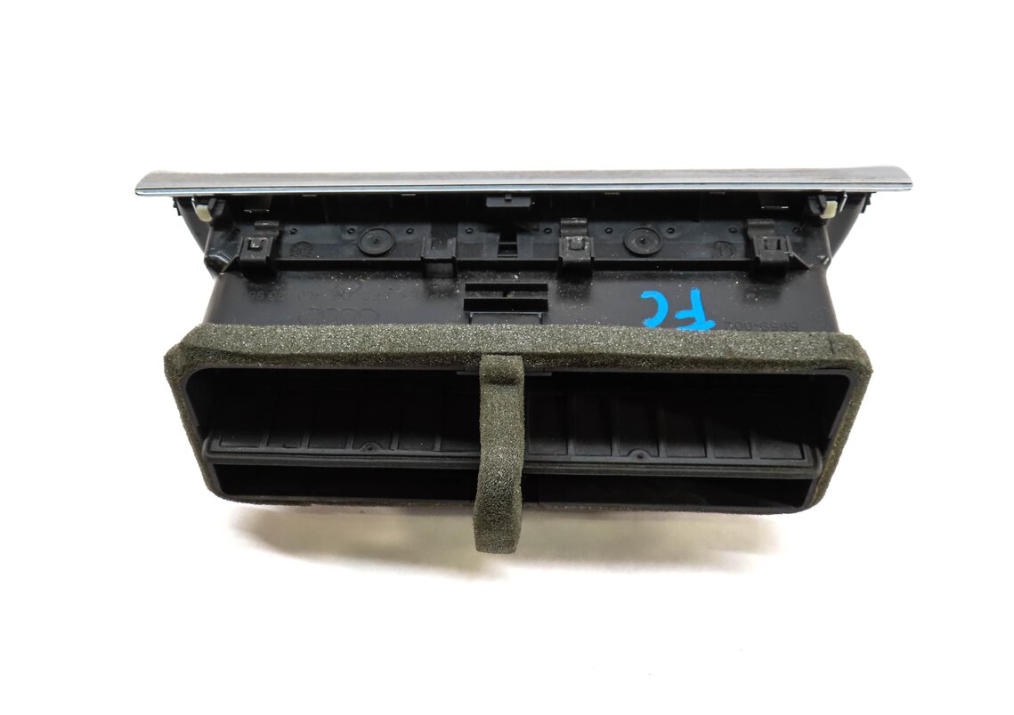 Thumbnail 3: 2008 AUDI Q7 (4L) FRONT CENTER DASH HEATER A/C AIR VENT w/ HAZARD & ESP SWITCH