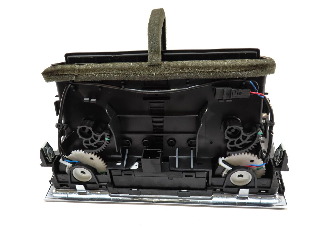 Thumbnail 4: 2008 AUDI Q7 (4L) FRONT CENTER DASH HEATER A/C AIR VENT w/ HAZARD & ESP SWITCH