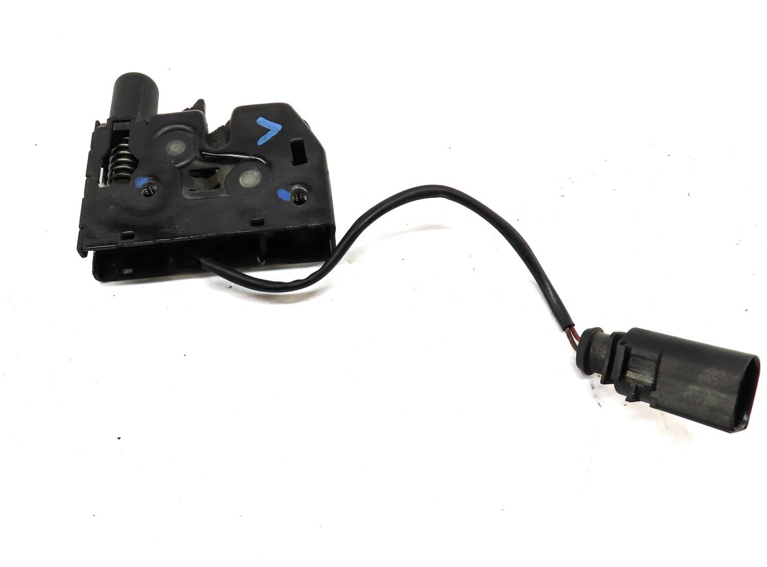 Thumbnail 2: 2012 AUDI A6 (C7) FRONT LEFT or RIGHT LOWER HOOD LOCK LATCH w/ PLUG