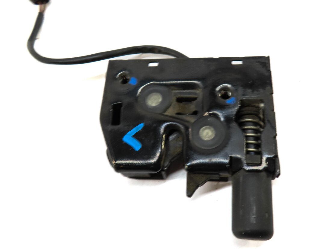 Thumbnail 3: 2012 AUDI A6 (C7) FRONT LEFT or RIGHT LOWER HOOD LOCK LATCH w/ PLUG