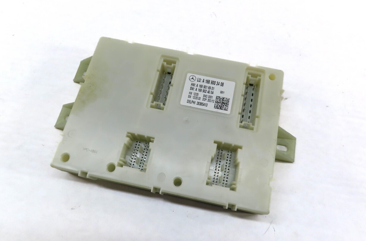2013-2014 MERCEDES GL-CLASS (X166) REAR SIGNAL ACQUISITION CONTROL MODULE SAM
