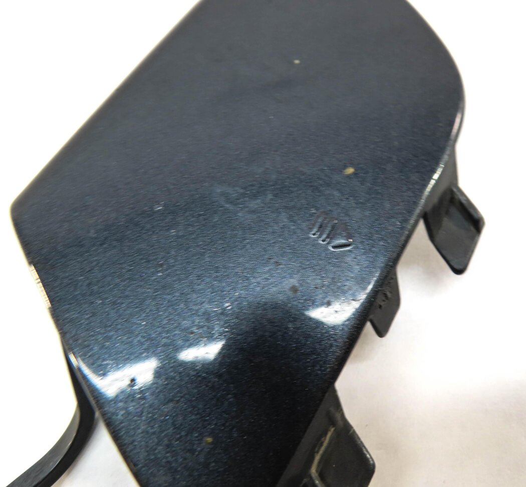 Thumbnail 4: 2013 MERCEDES GL450 (X166) FRONT TOWING EYE TOW HOOK COVER TRIM (TENORITE GRAY)