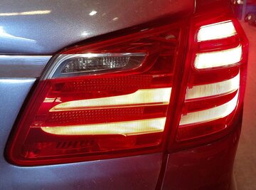 Thumbnail 2: 13-16 MERCEDES GL350 GL450 GL550 (X166) RIGHT REAR INNER TAILLIGHT LIGHT LAMP