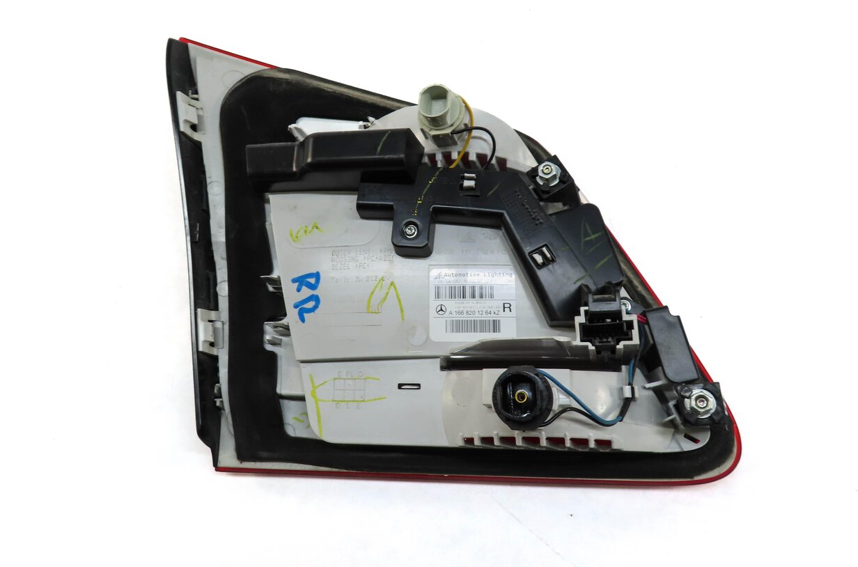Thumbnail 4: 13-16 MERCEDES GL350 GL450 GL550 (X166) RIGHT REAR INNER TAILLIGHT LIGHT LAMP