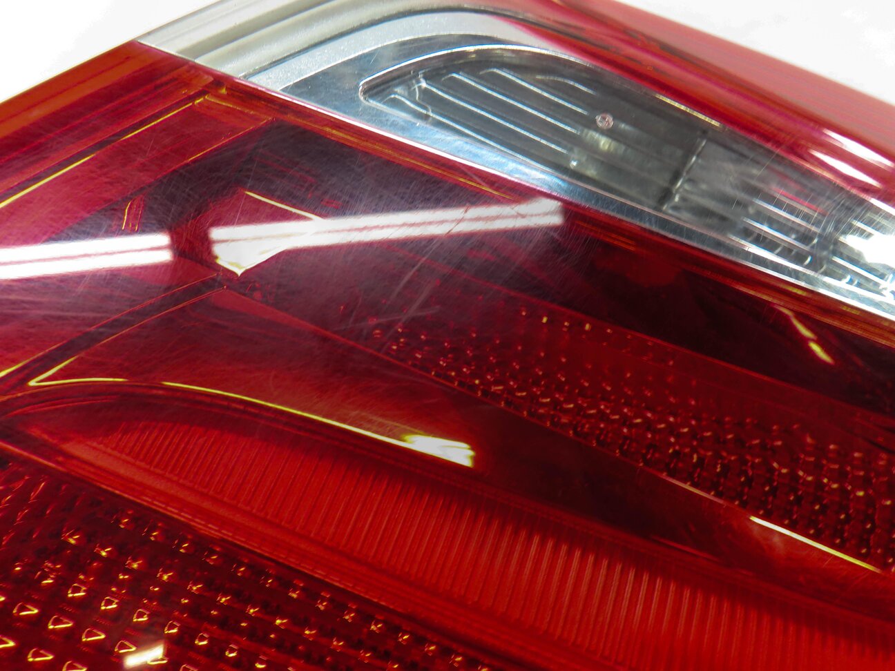 Thumbnail 6: 13-16 MERCEDES GL350 GL450 GL550 (X166) RIGHT REAR INNER TAILLIGHT LIGHT LAMP