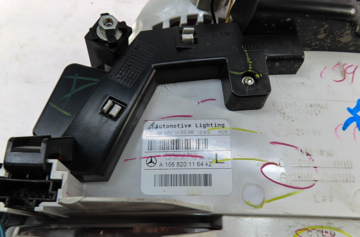 Thumbnail 5: 13-16 MERCEDES GL350 GL450 GL550 (X166) LEFT DRIVER INNER TAILLIGHT LIGHT LAMP