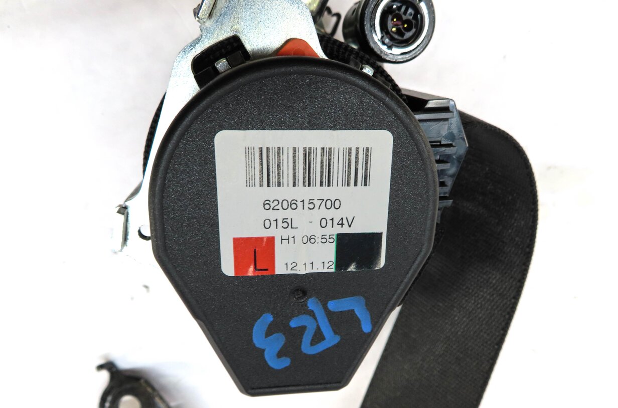 Thumbnail 4: 2013 MERCEDES GL450 (X166) REAR 3rd ROW SEAT LEFT SEATBELT RETRACTOR (BLACK)