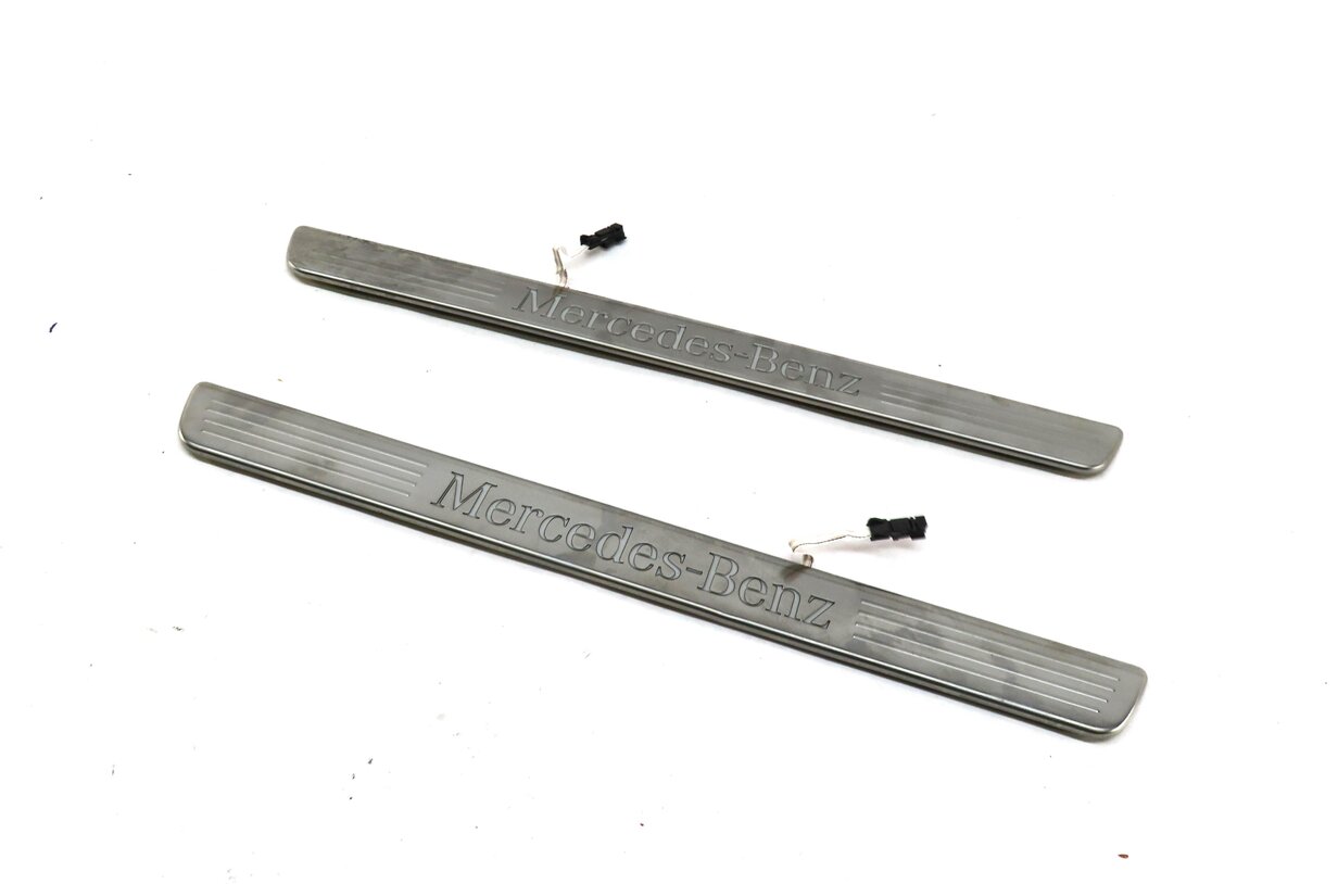 2013 MERCEDES GL450 (X166) FRONT LEFT & RIGHT DOOR SILL SCUFF PANEL TRIM SET-2