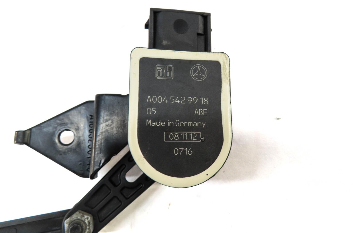 Thumbnail 4: 2013 MERCEDES GL450 (X166) FRONT RIGHT PASSENGER SUSPENSION HEIGHT LEVEL SENSOR