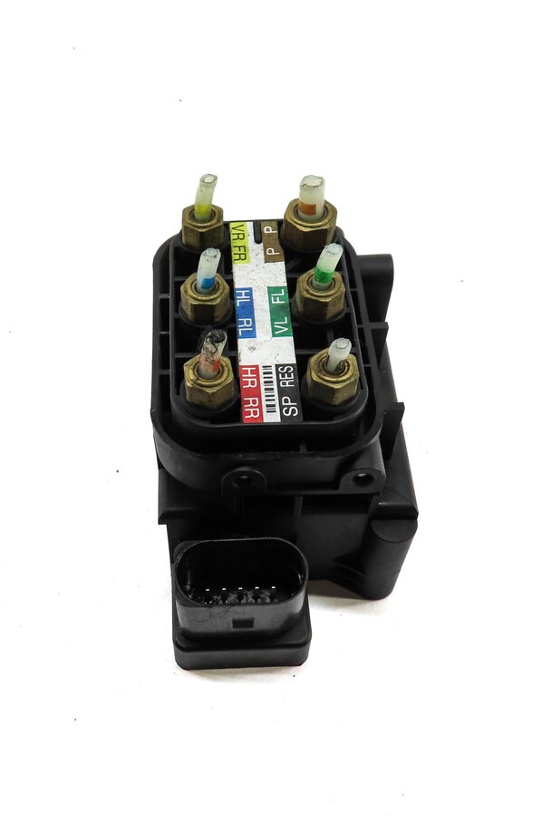 Thumbnail 3: 2013 MERCEDES GL450 (X166) AIR SUSPENSION VALVE BLOCK