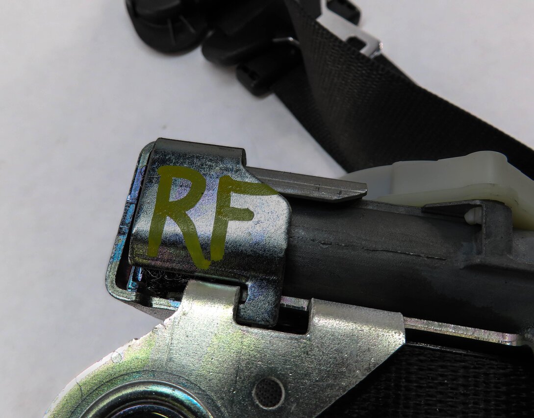Thumbnail 4: 14-19 BMW 320i 328i 330i 335i (F30 F31) RIGHT FRONT SEATBELT RETRACTOR (BLACK)