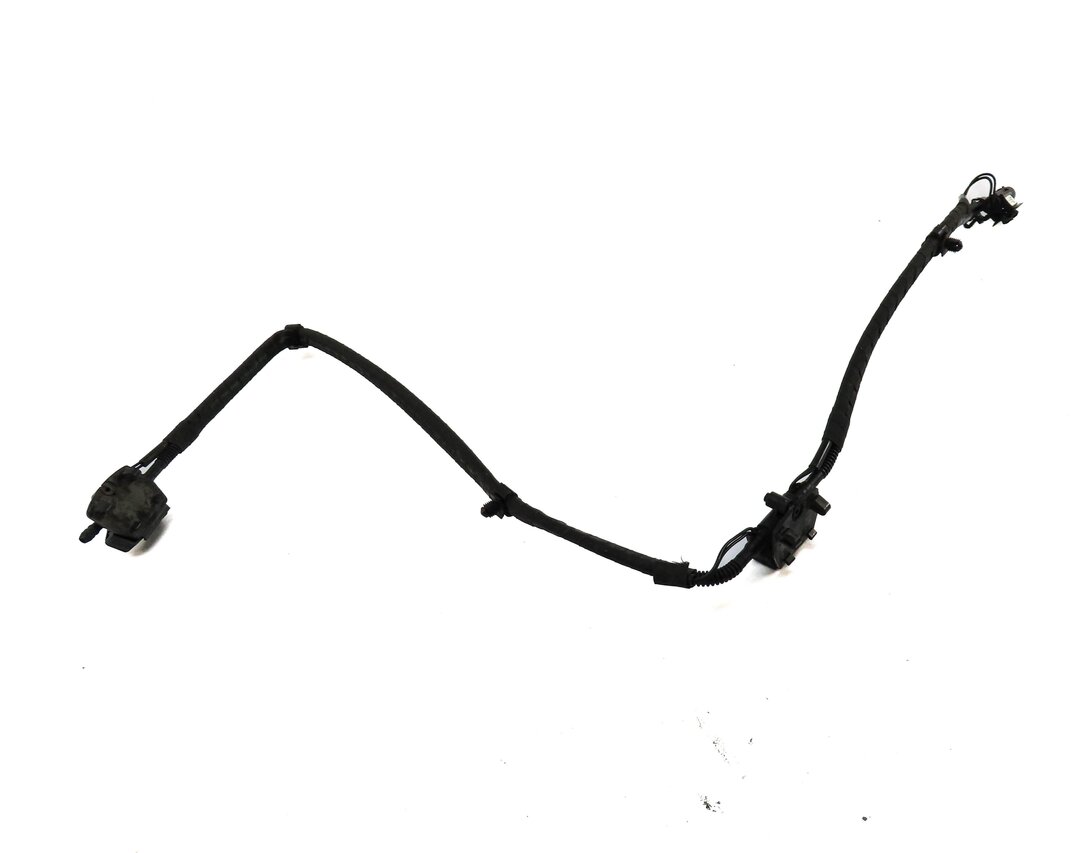 2018 BMW 330i (F30) FRONT WINDSHIELD WIPER HEATED SQUIRTER NOZZLE SET w/ LINES