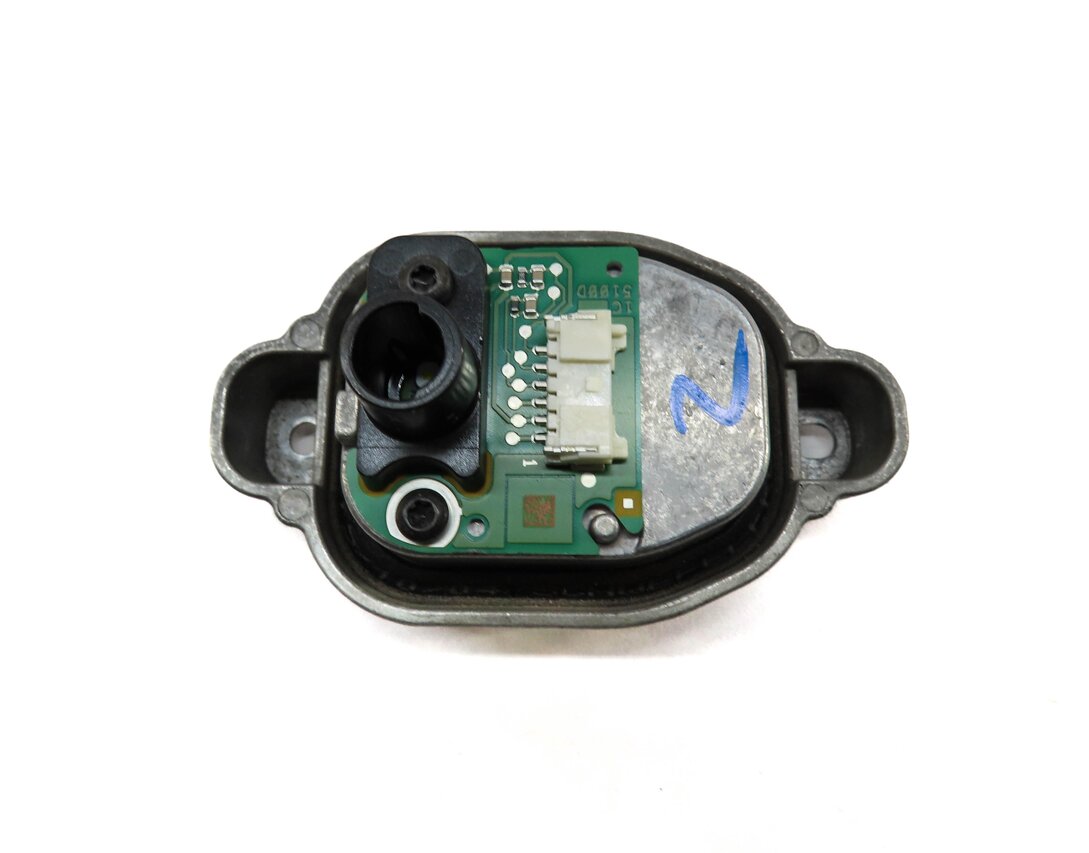 Thumbnail 3: 2018 BMW 330i (F30) HEADLIGHT DIODE CONTROL MODULE CIRCUIT