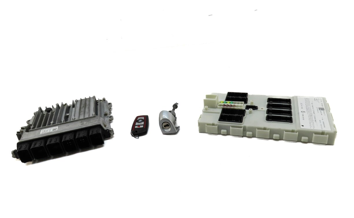 Thumbnail 2: 2018 BMW 330i (F30) 2.0L B46 TURBO ENGINE BCM DME IMMOIBILIZER MODULE KEY SET