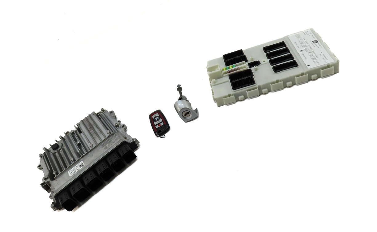 Thumbnail 3: 2018 BMW 330i (F30) 2.0L B46 TURBO ENGINE BCM DME IMMOIBILIZER MODULE KEY SET